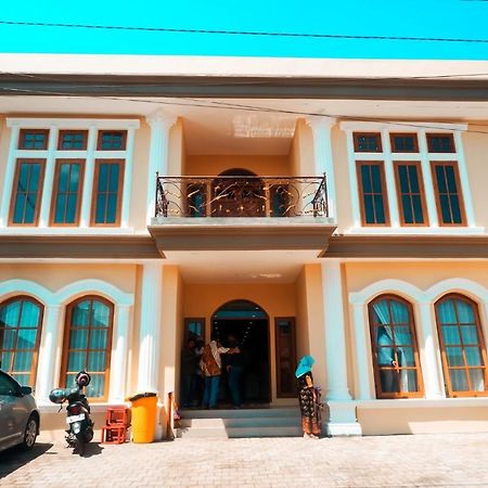 בניוואנגי Bluefire Homestay Syariah מראה חיצוני תמונה
