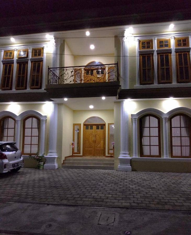 בניוואנגי Bluefire Homestay Syariah מראה חיצוני תמונה