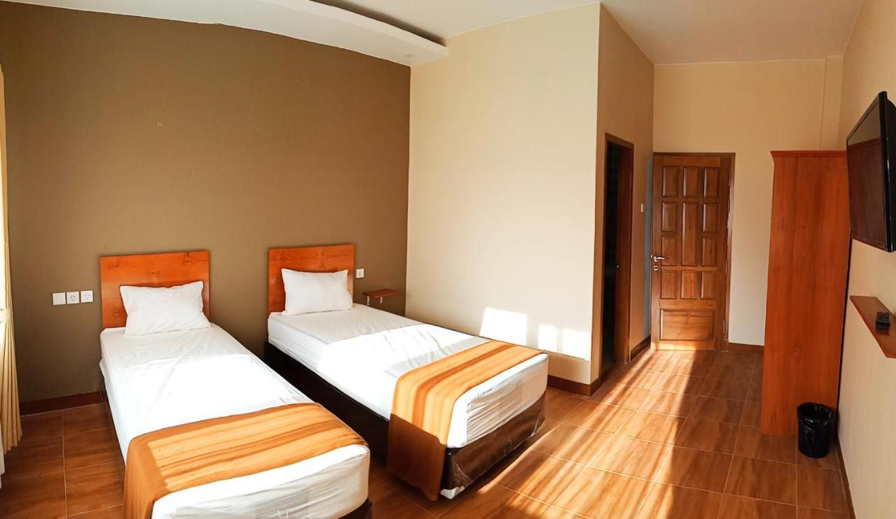 בניוואנגי Bluefire Homestay Syariah מראה חיצוני תמונה